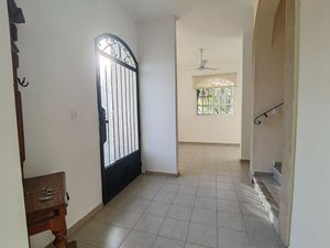 CASA EN RENTA EN PRIVADA CON ALBERCA