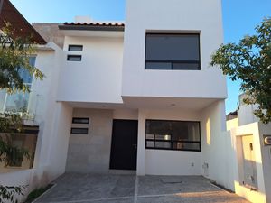 VENTA Casa en privada con Amenidades en Corregidora Querétaro