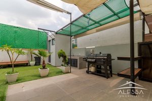 Re-estrene Casa en condominio parte baja de las águilas en venta