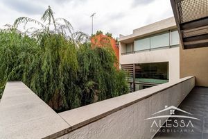 Espectacular casa en venta dentro del fraccionamiento Jardines en la Montaña,