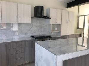 VENTA CASA NUEVA EN LOMAS DE CUERNAVACA, MORELOS