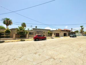 Se vende excelente y amplia casa de 844m2 de superficie en Villafontana