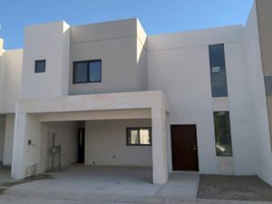 Casa en venta en Torreón, Coah., México. Aeropuerto Internacional de Torreón,  Colegio Benavente, Estadio 