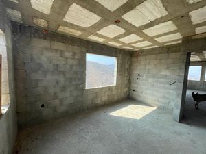 TERRENO CON 4 DEPTOS EN CONSTRUCCIÓN EN VENTA DEL. LA PRESA