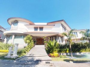 Casa en Venta en Hacienda de las Palmas Huixquilucan