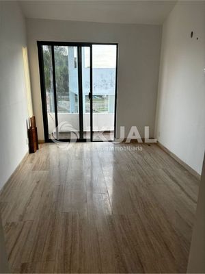 Exclusiva casa  de 2 plantas en condominio, frente a Lago Chapala