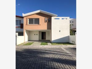 Casa en venta en San Jose Mayorazgo, Puebla, Puebla, 72450.