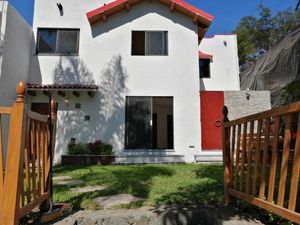 Casa en Venta en Palmira Tinguindin Cuernavaca