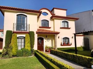 Casa en Venta en La Providencia Metepec