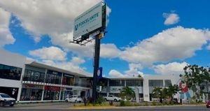 RENTA LOCAL COMERCIAL AMPLIO EN POLIGONO 108 MACROPLAZA