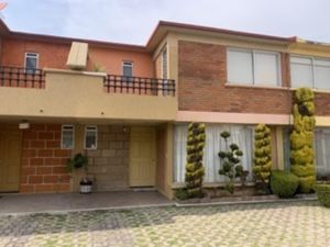 Casas en venta en San Felipe Tlalmimilolpan, Toluca de Lerdo, Méx., México