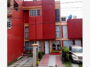 Casa en venta en Triomas s/n, Los Héroes Coacalco, Coacalco de Berriozábal,  México, 55712.