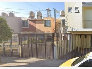 Casa en Venta en Jardines Del Valle Zapopan