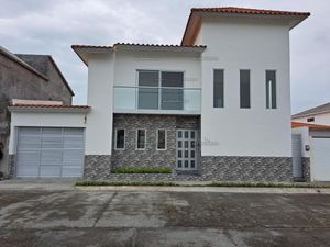 Casa en Venta en El Sendero Residencial Alvarado