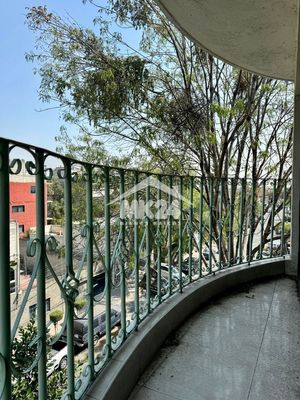Departamento con gran balcón en zona Pedregal de Santa Úrsula en Coyoacán