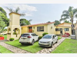 Casa en Venta en Jardines de Ahuatepec Cuernavaca