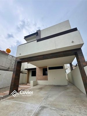 EXCELENTE CASA EN VENTA EN UNIDAD NACIONAL