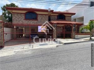 CASA EN RENTA, COL. LOMAS DE LA AURORA