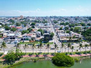 ¡Exclusividad y Confort frente a la Laguna con Vistas Inigualables!