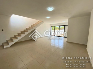 ¡Exclusiva oportunidad! Casa en venta con amplio terreno y área de construcción.