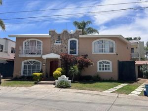 Casa en Venta en Jardín Real Zapopan