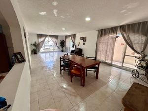 Casa en Venta en Jardín Real Zapopan