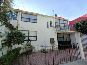 Casa en venta en eje satélite 45, Viveros del Valle, Tlalnepantla de Baz,  México, 54060. Sam's Club Satélite, Club Casablanca Santa Mónica, DIF  Tlanepantla