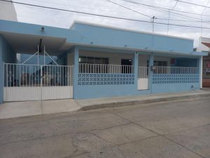 Casa en renta en Moctezuma 117, Lopez Mateos, Mazatlán, Sinaloa.