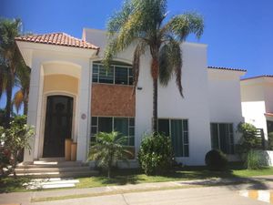 Casa en Venta en Parque Regency Zapopan