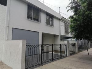 Casa en venta en Lluvia, Jardines del Bosque, Guadalajara, Guadalajara,  Jal., 44520.