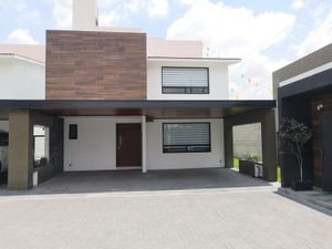 Casa en venta en AV GOBERNADORES ESQUINA CALLE LA CAÑADA SN, RESIDENCIA  ESTILO VANGUARDISTA EN COL PROVIDENCIA METEPEC, Metepec, México, 52177.