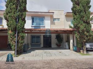 Casa en renta en Av. Naciones Unidas 6363 35, Fracc Parque de la  Castellana, Zapopan, Jalisco, 45110.