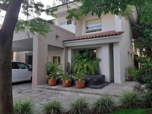 Casa en Venta en Atlas Colomos Zapopan