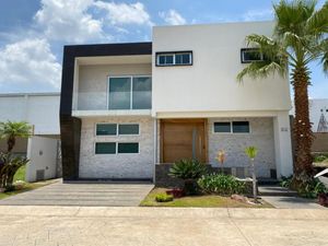 Casa en Renta en Residencial Provenza (La Romana) Tlajomulco de Zúñiga