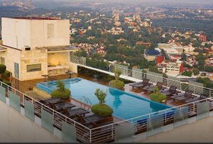 Condominio con sky pool, cine, room service, cafeteria, spa, club de niños, smar