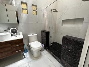 Casa con alberca en fraccionamiento privado, en venta