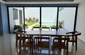 Casa con balcón, jardín y alberca privada, Repobladores, venta, Cozumel