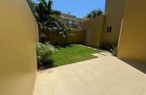 Casa con jardín, alberca común, casa club, en venta