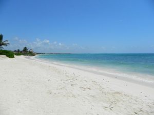 Propiedad con 2 departamentos a pasos de la playa en Playacar fase 1