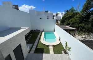 Casa con balcón, jardín y alberca privada, Repobladores, venta, Cozumel