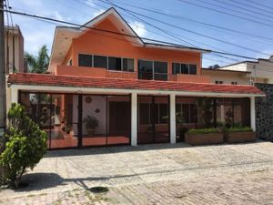 Casa en Venta en Burgos Bugambilias Temixco