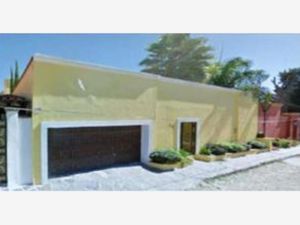 Casas en venta con 2 estacionamientos en Villas del Romeral, 38095 Celaya,  Gto., México