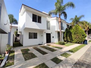 Casa en Venta en Jardín Real Zapopan