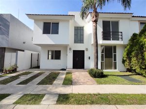 Casa en Venta en Jardín Real Zapopan