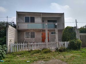 Casas en venta con área de lavado en El Dorado, Santiago Teyahualco, Méx.,  México