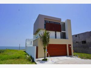 Casa en Venta en Lomas del Sol Alvarado