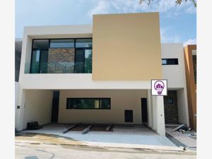 Casa en Venta en La Joya Privada Residencial Monterrey