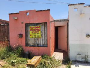 Casa en venta en GIRASOL MULTIFLORAL 16, Valle de los Girasoles,  Ixtlahuacán de los Membrillos, Jalisco, 45850. Antiguo Camposanto  Ixtlahuacán de los Membrillos Rescatado por el Dr. Eduardo Cervantes  Aguilar, La Arena,