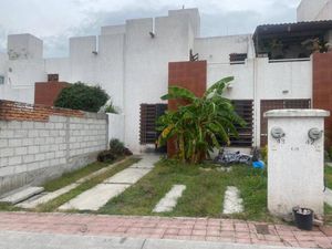 Casa en renta en Boulevard Peñaflor Unidad Condominal Luz del Sol 1071 2,  Ciudad del Sol Sección Valle de Santiago, Querétaro, Querétaro, 76116. El  abrevadero, Oxxo Azucenas, ETD GOLDEN FENIX