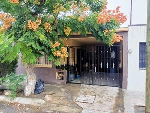 Casas en venta en Las Cumbres, Saltillo, Coah., México, 25140